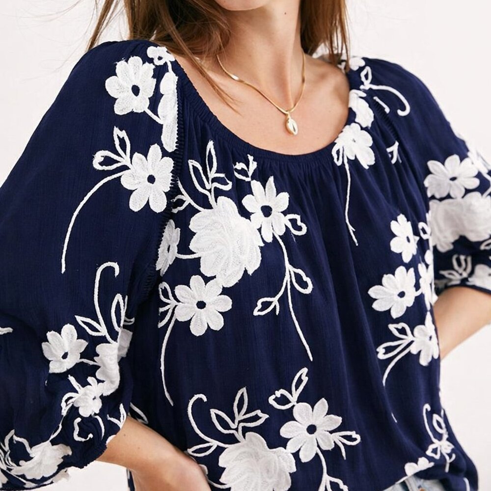Embroidered blouse white on navy, cotton rich (85%), oversized peasant style